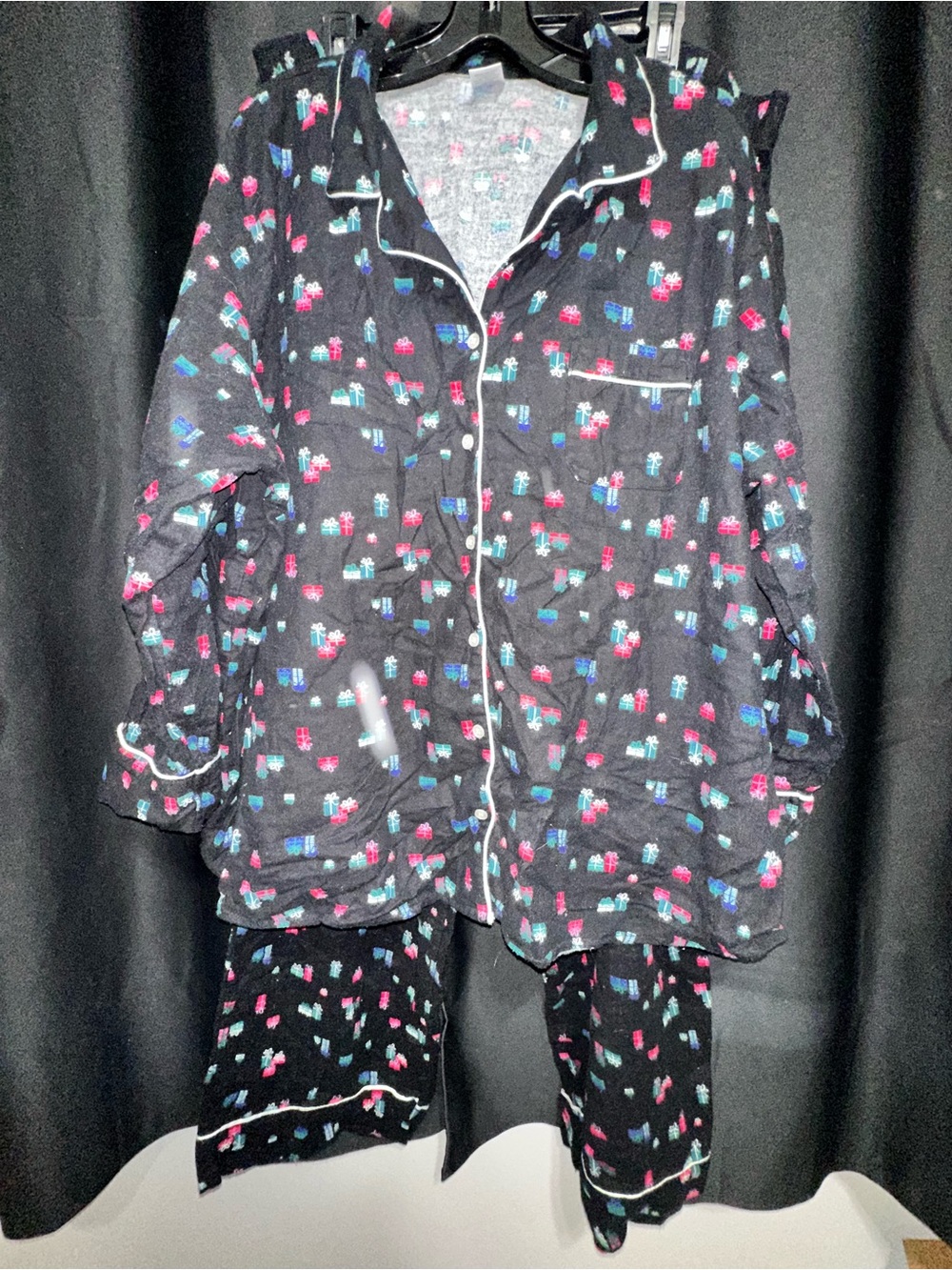Liz Claiborne Black Womens Flannel Pajama Set with Pink and Blue Gift Print
